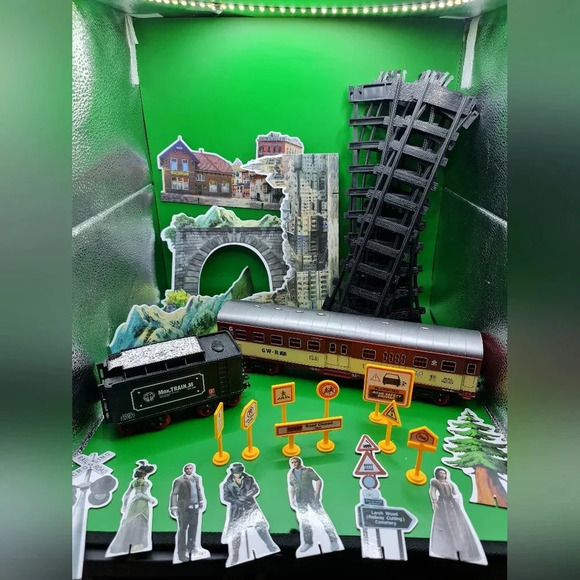 TEMI G1 Classical Locomotive Lot 2 Cars, Scenery, Tracks, People, Signs - Picture 1 of 6